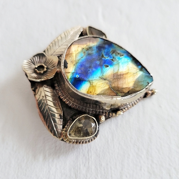 Large Labradorite and Citrine Tibetan Silver pendant - Picture 2 of 3